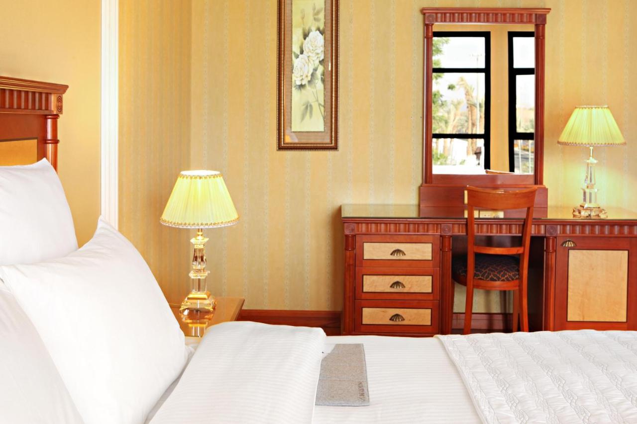 Le Meridien Medina Exterior photo A room at the hotel