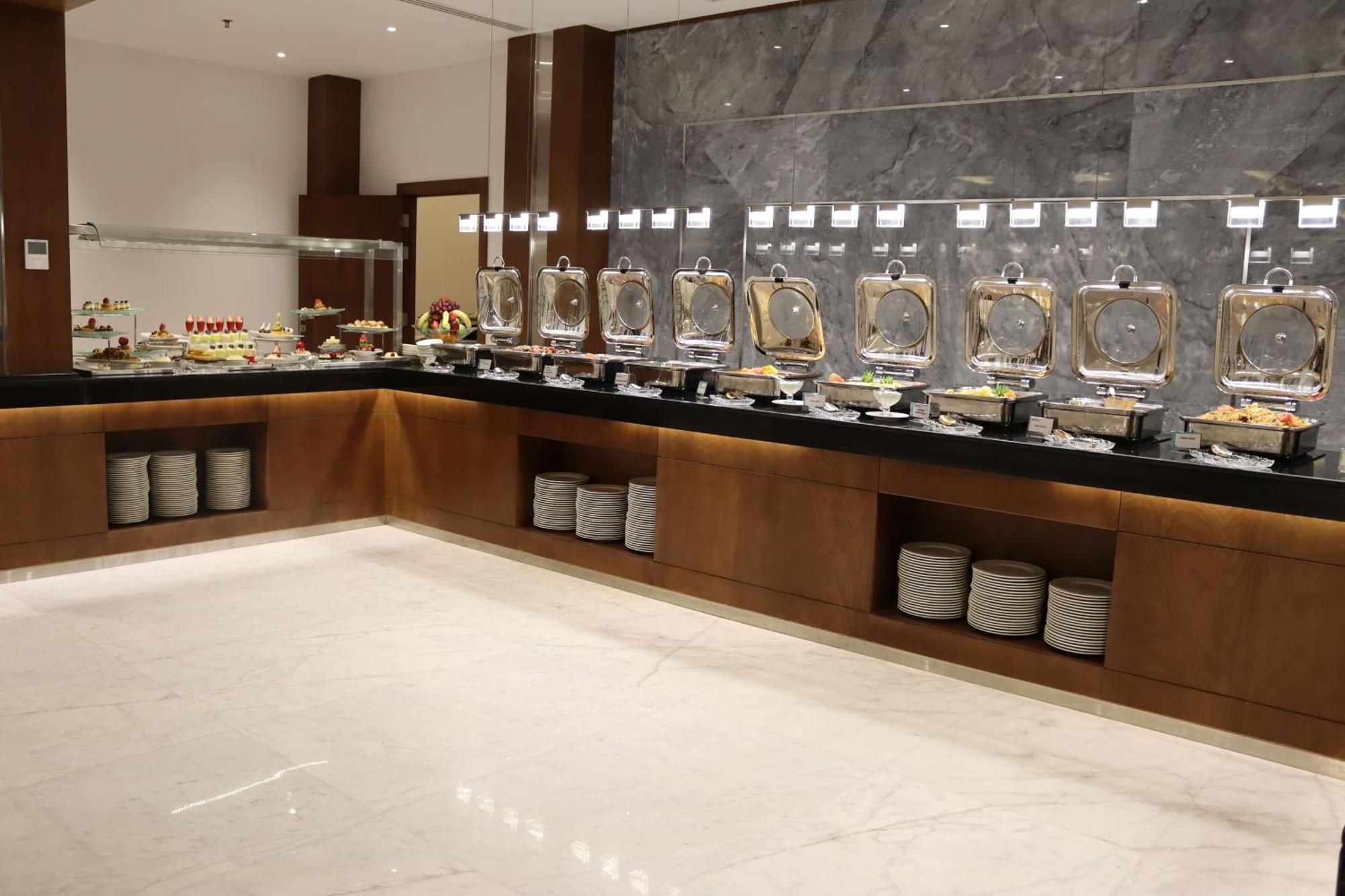 Le Meridien Medina Exterior photo A buffet at a hotel
