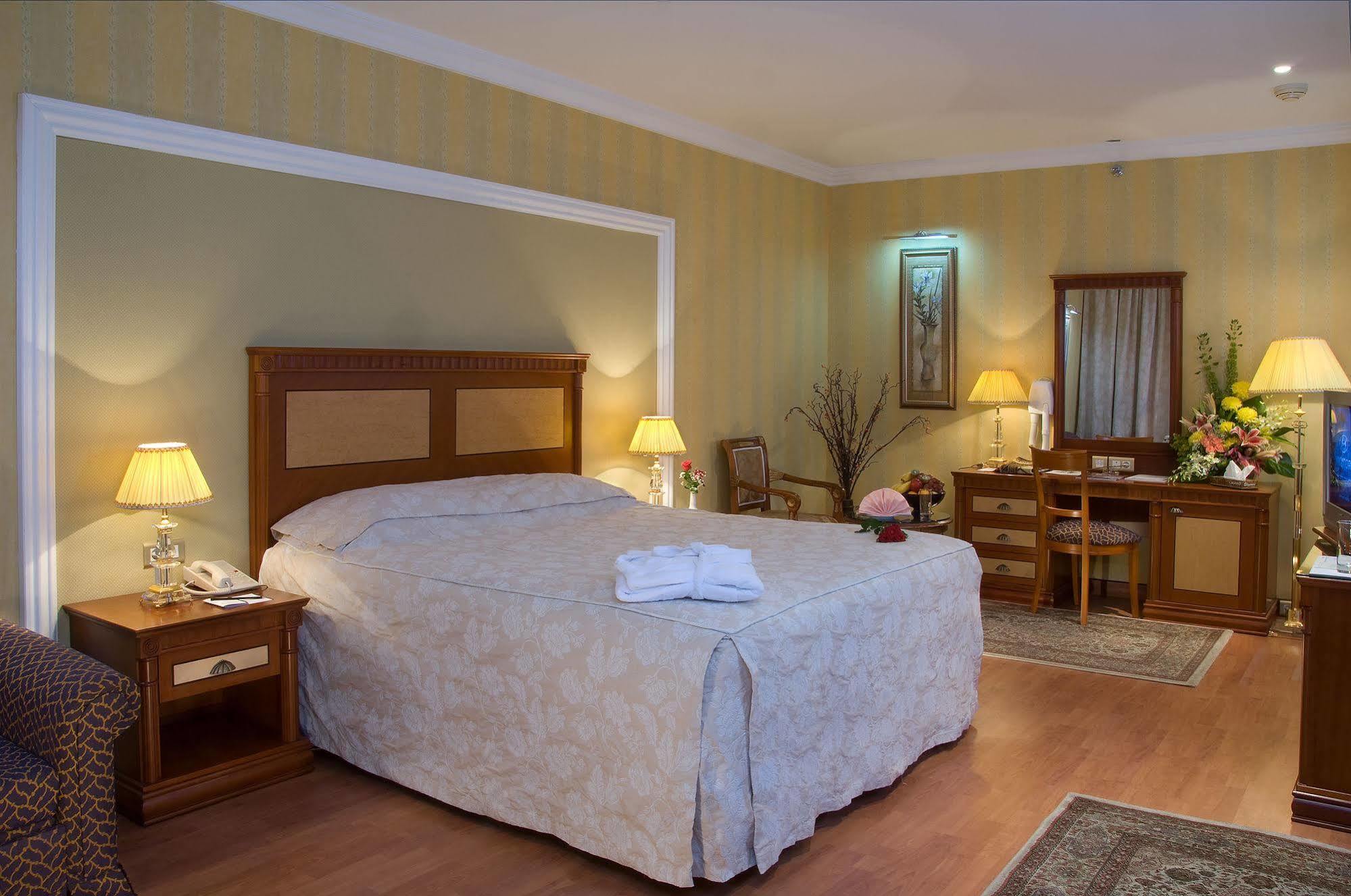 Le Meridien Medina Exterior photo A bedroom at the hotel