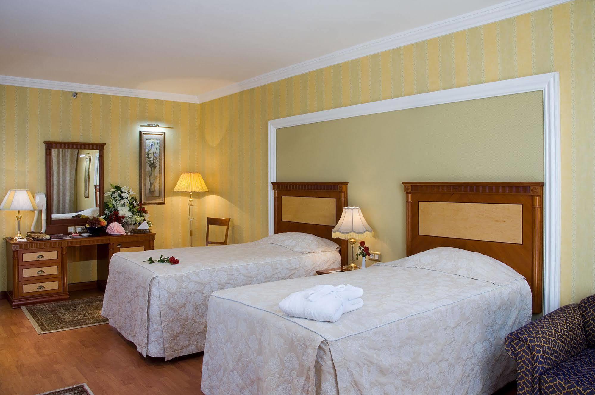 Le Meridien Medina Exterior photo A room at the hotel